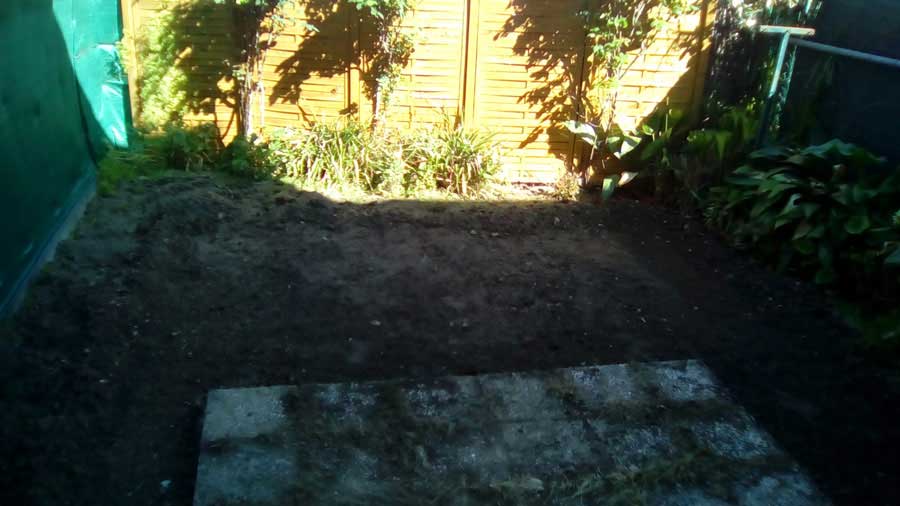 jardín-con-césped-artificial-y-tarima1